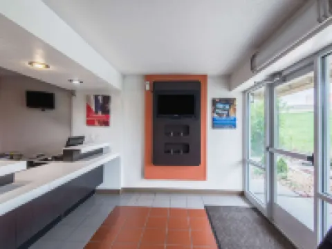 Motel 6 Overland Park, KS Hotels in Johnson County