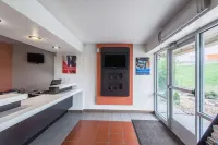 Motel 6 Overland Park, KS