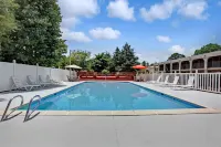 Super 8 by Wyndham Williamsburg/Historic Area - プール