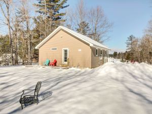 Maine Cottage with Dock and Kayaks, Near Augusta!