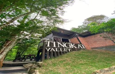 Tingkat Valley Hotel dekat Universiti Sultan Azlan Shah