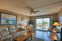 Coastal Condo w/ Balcony: Walk to Madeira Beach! - parking