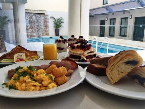 5. 랑데뷰 호텔 시..