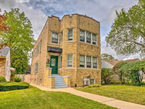 Family Apartment w/ Deck + Yard Near Northwestern