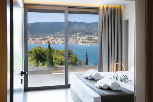 Core Luxury Suites - 4-Star