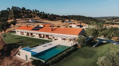 Herdade Dos Cordeiros Hotels near Estatua de Passos Manuel