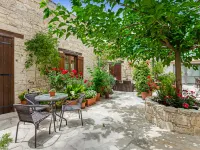 Arsorama Great 1 Bdr Apt with Shared Patio Hotels in Arsos