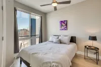 Rooftop Deck and Hot Tub Walkable Denver Townhome