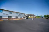 俄勒岡州波特蘭格雷舍姆6號汽車旅館 Persimmon Country Club附近的飯店