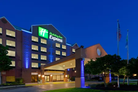Holiday Inn Express Baltimore-BWI Airport West Отели рядом с достопримечательностью «Belmont Manor & Historic Park»