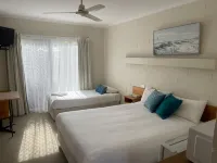 Corlette Palms Motor Inn Отели в г. Уан Майл