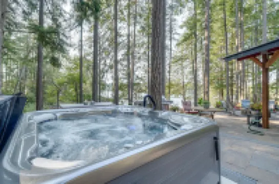 Bremerton Vacation Rental w/ Hot Tub & Lake Access