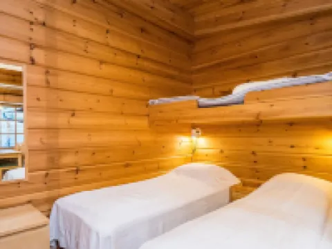 Metsänpirtti 4