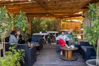 The Originals City, Hôtel Azur, Fos-Sur-Mer فنادق في Fos-sur-Mer