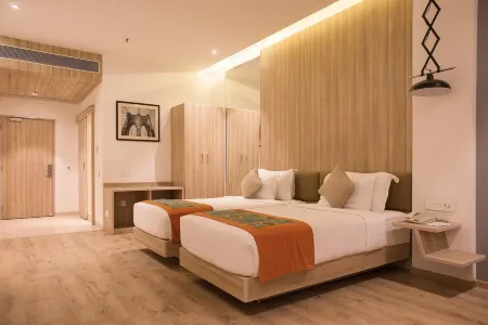 Centre Point Navi Mumbai Отели рядом с достопримечательностью «Nerul Balaji Temple»