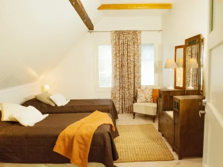 Päätalo, mökkilomat ja Perhejuhlat