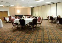 Quality Inn & Suites Palm Island Indoor Waterpark Hotels in Batavia