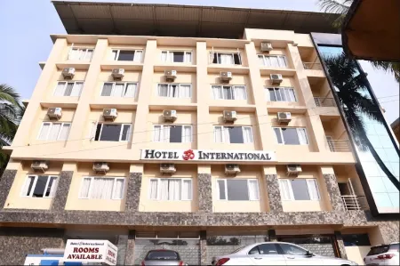 HOTEL OM INTERNATIONAL Отели рядом с достопримечательностью «Гокарна Мейн Бич»