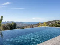 3-Bdr Villa with Stunning Infinity Pool - Villa