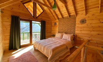 Secluded Wooden House with Jacuzzi in Sapanca