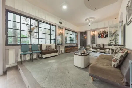 Urbanview Hotel Cianjur City Park by RedDoorz Отели рядом с достопримечательностью «Alun-Alun Cianjur»