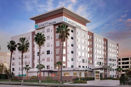 Hyatt House Irvine/John Wayne Airport Отели рядом с достопримечательностью «Университет Калифорния, Ирвайн Дивижен оф Контининг Эдьюкейшен»
