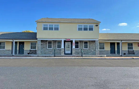 摩根鎮紅地毯旅店&套房酒店