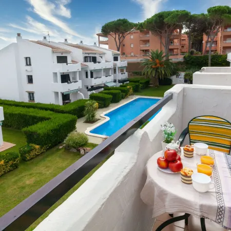 Coto Gamo Holiday Escape