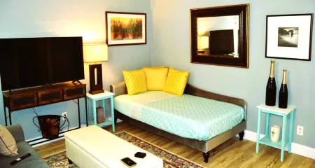 Red 3 - A Delightful and Cozy Two-Bedroom Apartment,