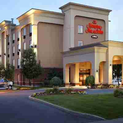 Hampton Inn & Suites by Hilton Montreal-Dorval Hotel Exterior