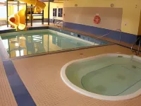 Super 8 by Wyndham Slave Lake AB Các khách sạn ở Hồ Slave