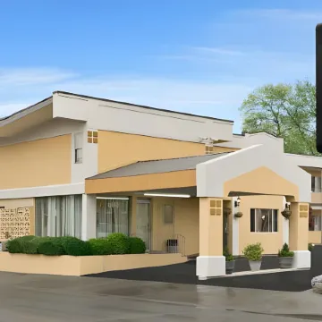 Super 8 by Wyndham Belleville IL/St. Louis Area