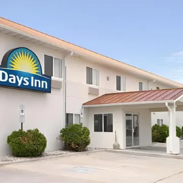 Days Inn & Suites by Wyndham Fargo 19th Ave/Airport Dome
