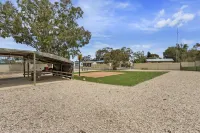 Costello Hotels - Moonta Bay Cabins Hotels in Wallaroo