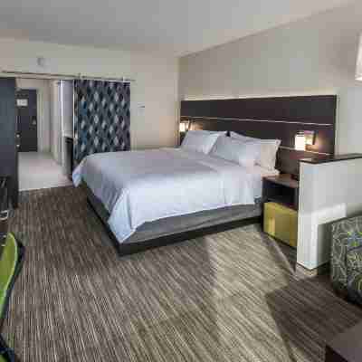 Holiday Inn Express & Suites SASKATOON EAST - UNIVERSITY by IHG Rooms