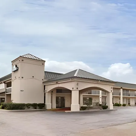 Days Inn by Wyndham Clarksville North