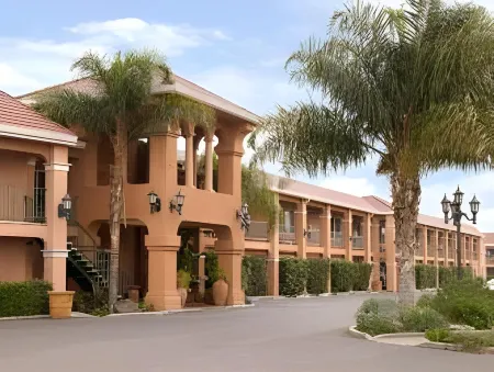 Merced Inn & Suites