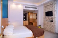 Coconhuts Beach Resort
