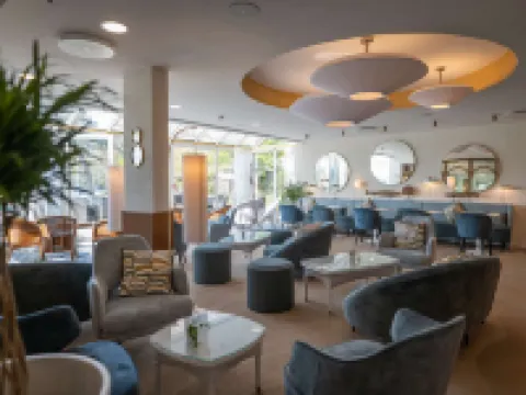 Best Western Plus le Roof バンヌのホテル