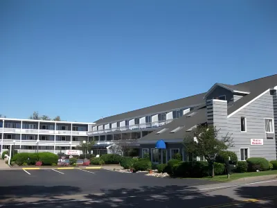 The Grand Beach Inn