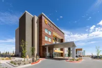 La Quinta Inn & Suites by Wyndham El Paso East Loop-375 Hotels near Las Tiendas de Zaragosa