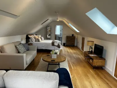 Cozy Studio Attic Retreat in Bettws Newydd Hotels in Pontypool