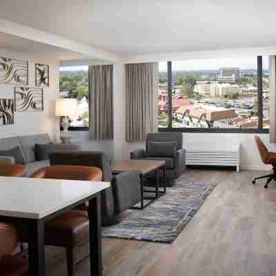 Sheraton Westport Plaza Hotel St. Louis Rooms