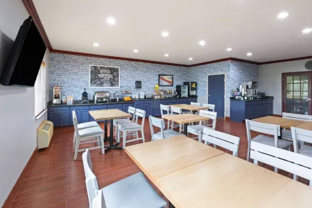 AmericInn by Wyndham Grinnell