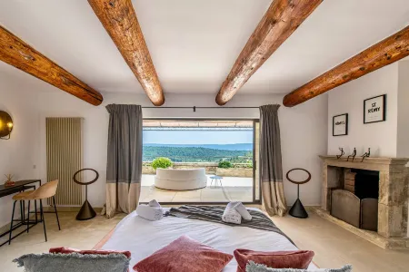 Vue D'exception À Gordes