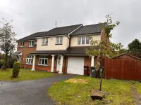 Spacious 4 Bed House with parking in Wolverhampton