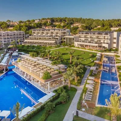 Zafiro Palace Palmanova Hotels near Platja de Ponent Mar