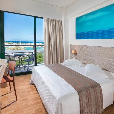 Alexandra Hotel&Apartments