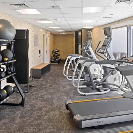 Fairfield Inn & Suites San Diego Pacific Beach Отели рядом с достопримечательностью «Пляж Мишен-Бич»