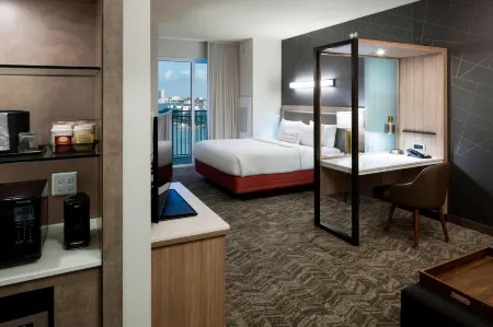 SpringHill Suites Clearwater Beach Отели рядом с достопримечательностью «Библиотека Клируотер Мейн»